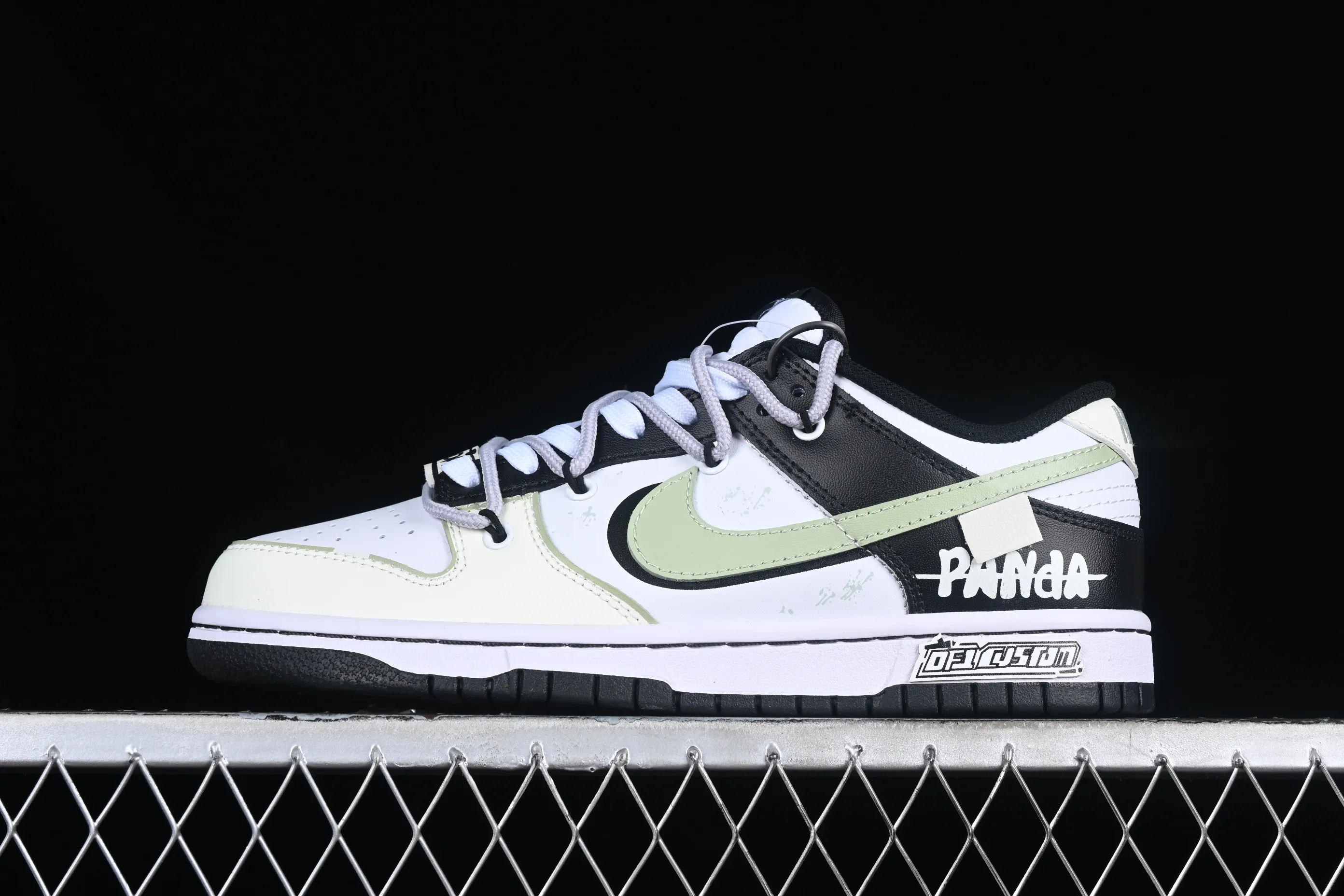 All Categories Nk SB Dunk Series Nk SB Dunk Low Low-top sneakers Nk Dunk Low Rolling in Black and white yellow panda Graffiti simple SB strap low-top casual sneakers DD1503-101